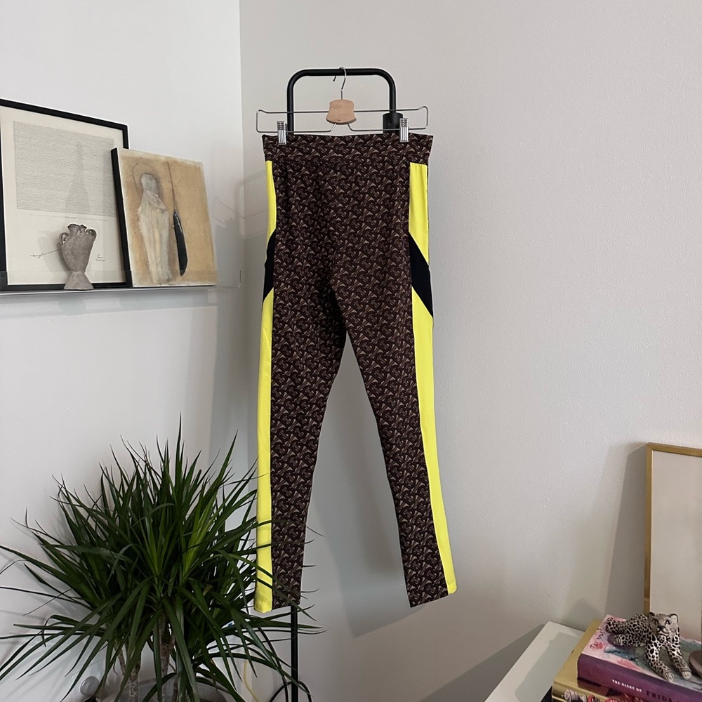 Burberry TB (Thomas Burberry) leggings in brown and yellow